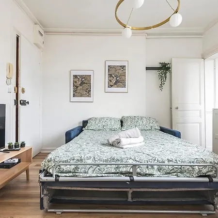 Le Chativesle - Center - Cathedral