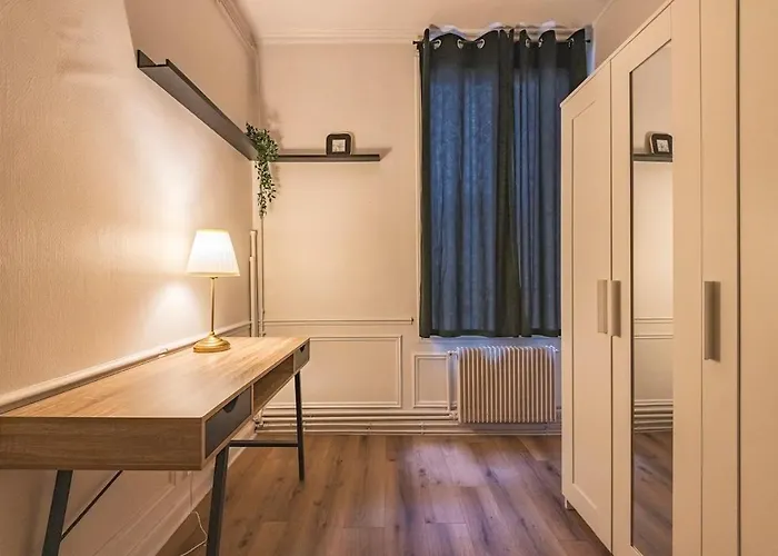 Le Chativesle - Center - Cathedral *