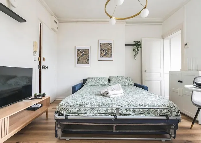 Le Chativesle - Center - Cathedral